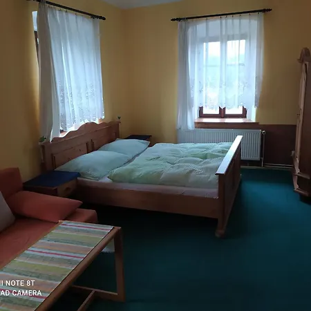 Selsky Dvur 招待所 Raspenava